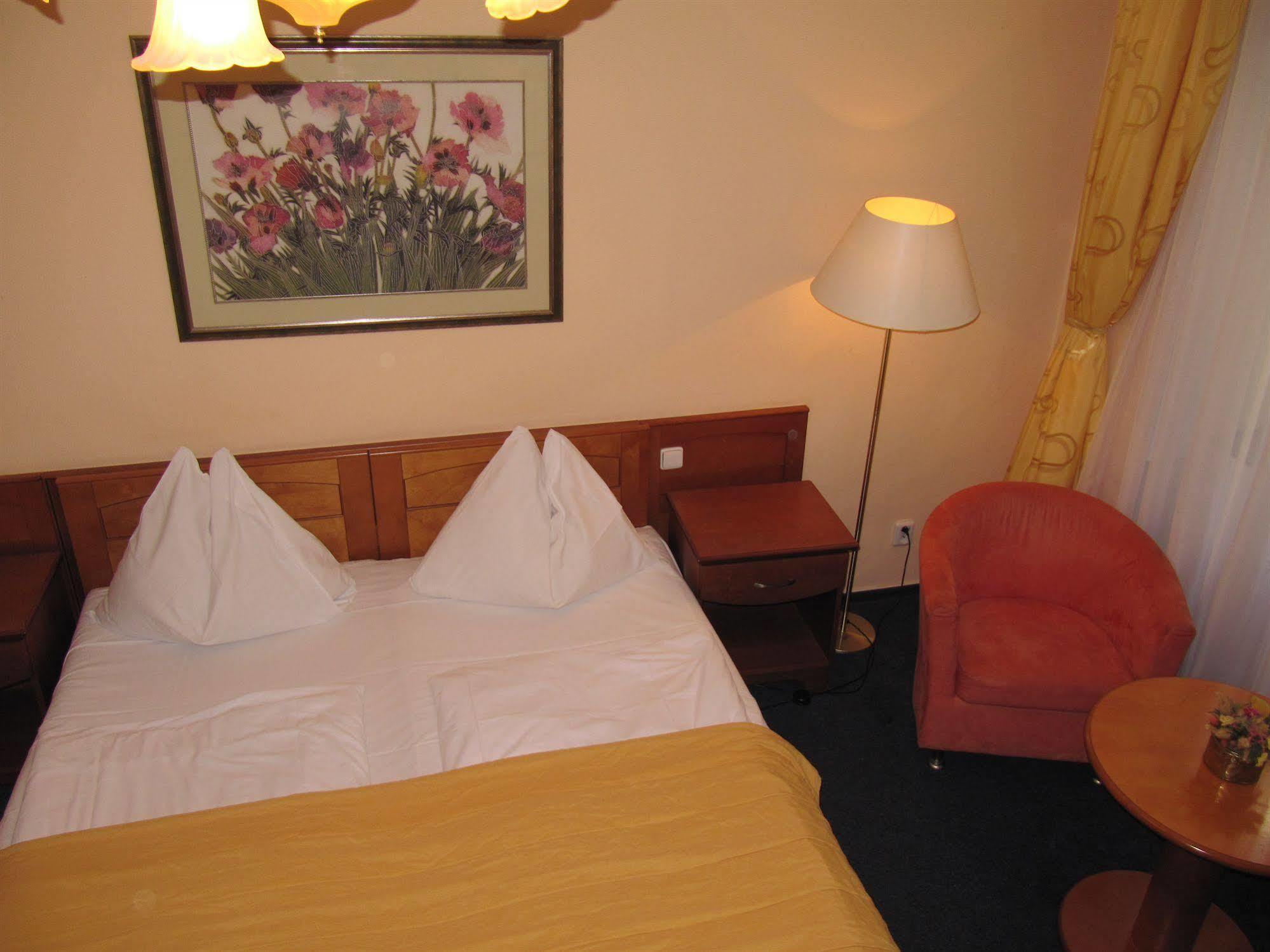 Hotel Amadeus Praga Esterno foto